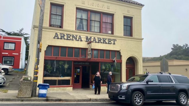 Arena Market & Cafe