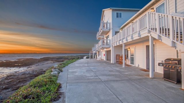 Black Sands Inn