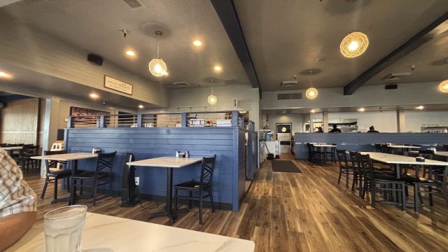 Café Marina & Woodley’s Bar