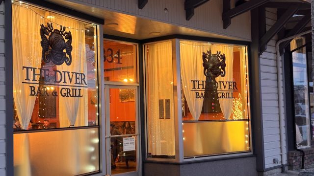 Diver Bar & Grill