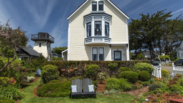 Headlands Inn Bed & Breakfast