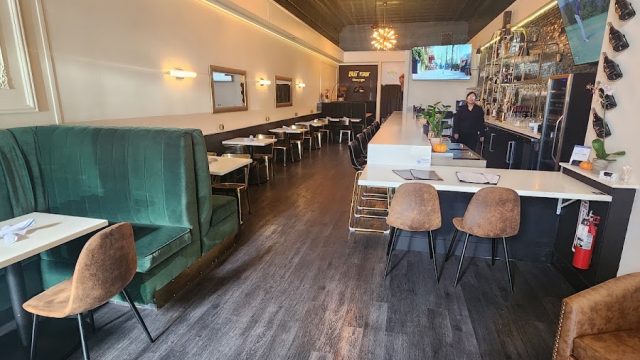 J & A Lounge
