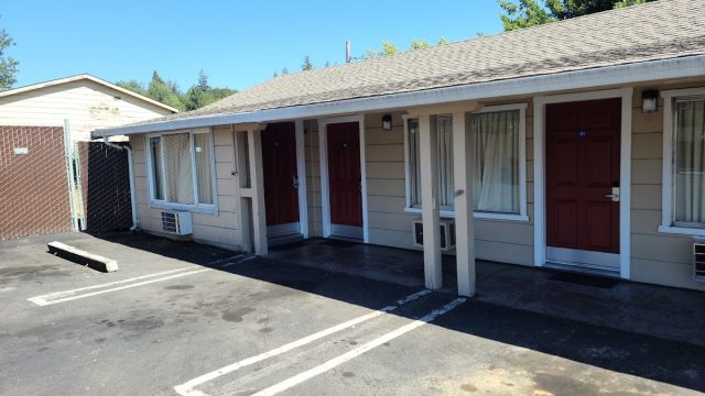 Lark Motel