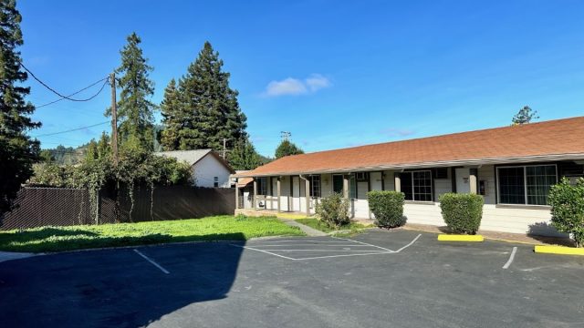 Lone Pine Motel