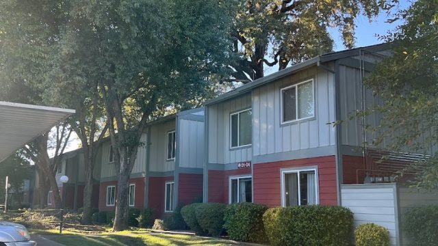 Oak Creek Apartments