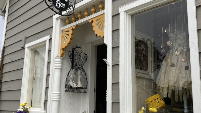 Queen Bee Mendocino