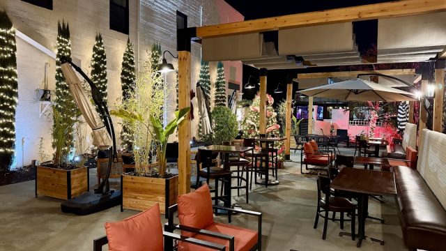 Robert’s Tropical Table Bar and Lounge