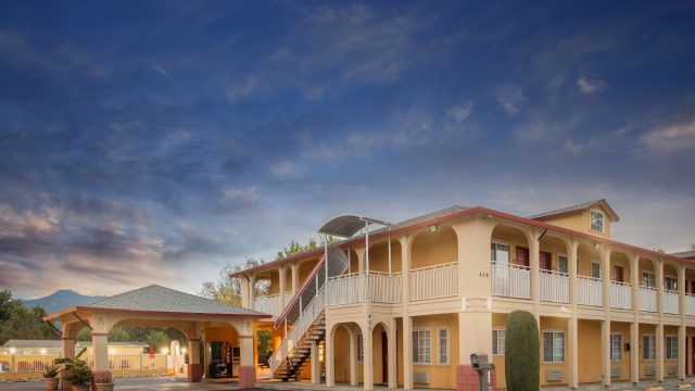 Upper Lake Inn and Suites